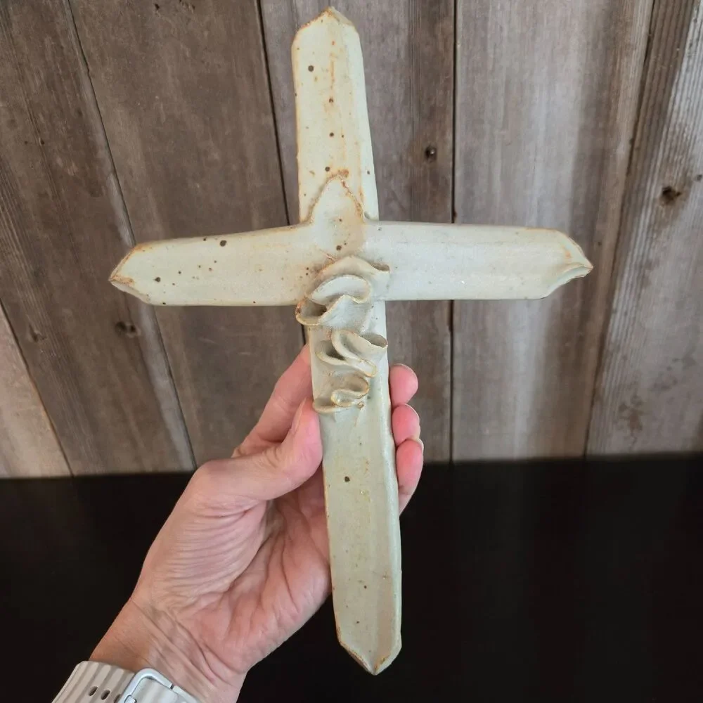 Handcrafted Signed Ceramic Cross folded robes of Christ Religious‎ rustic 10